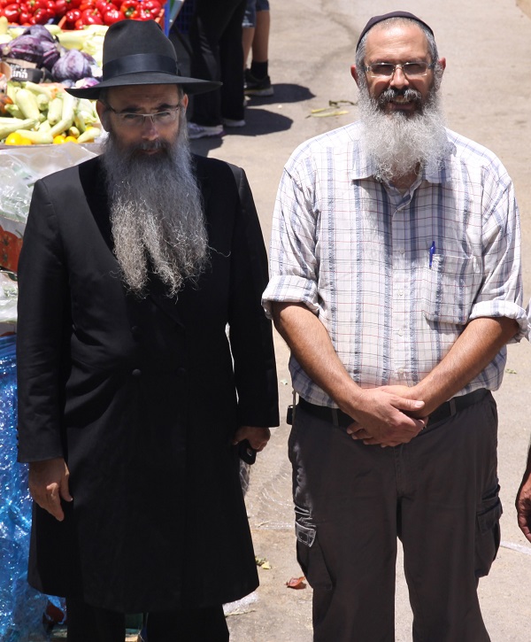 HaRavDiskin-and-Yitzchak-600x725